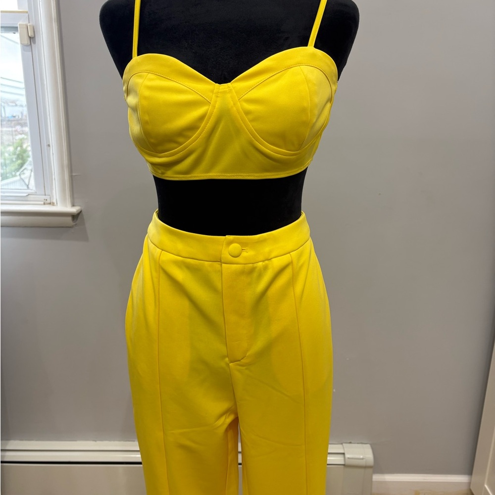 Sunshine Yellow Wide-Leg Trousers for a Bold Look
